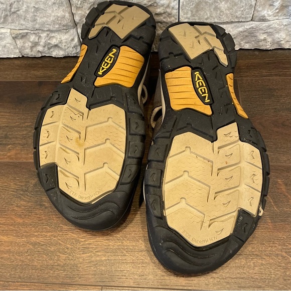 Keen Men's Newport H2 Sandals Raven/Aluminum Size 11.5 - Picture 2 of 7